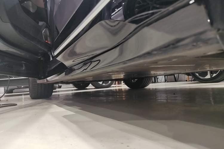 Used Nio ES6 2025 75 kWh Left Side Sill