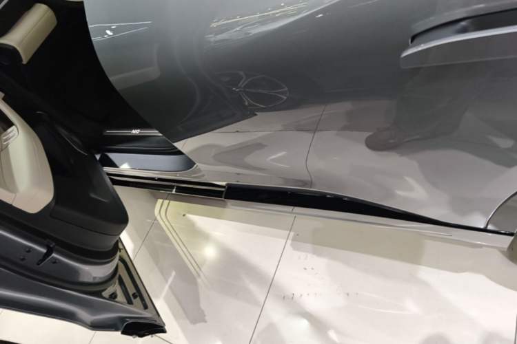 Used Nio ES6 2025 75 kWh Left Side Sill