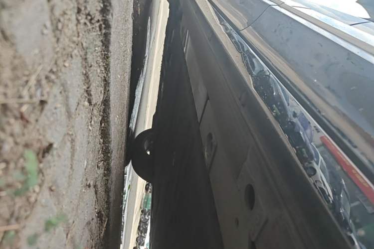 Used Nio ES6 2025 75 kWh Left Side Sill