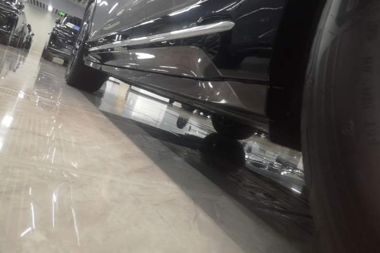 Used Nio ES6 2025 75 kWh Left Side Sill