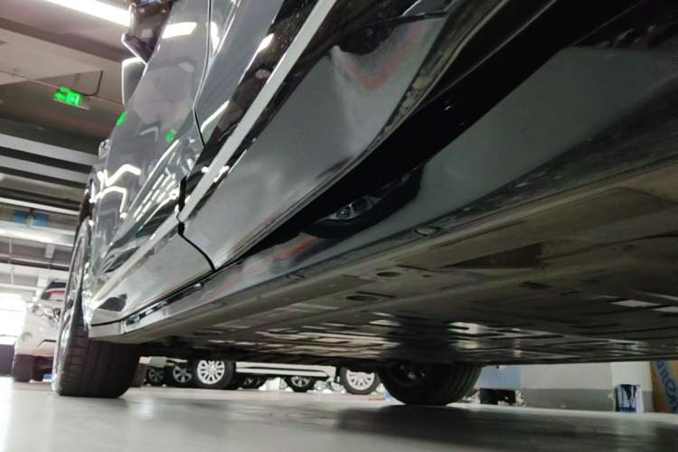 Used Nio ES6 2025 75 kWh Left Side Sill