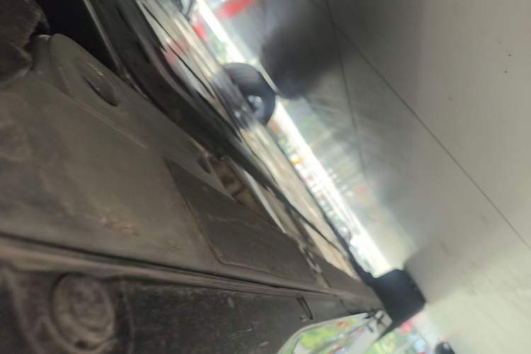 Used Nio ES6 2025 75 kWh Left Side Sill