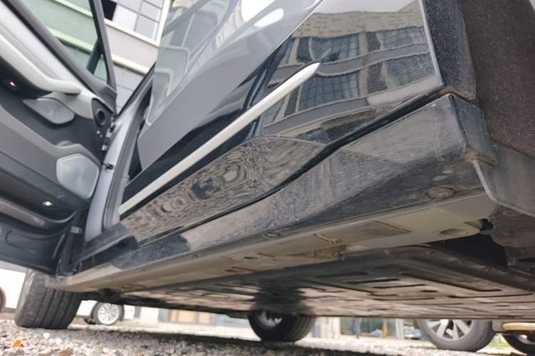 Used Nio ES6 2025 75 kWh Left Side Sill