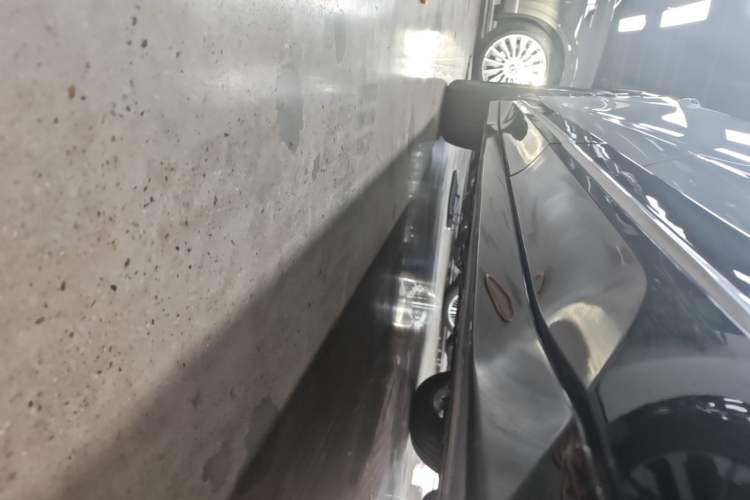 Used Nio ES6 2025 75 kWh Left Side Sill
