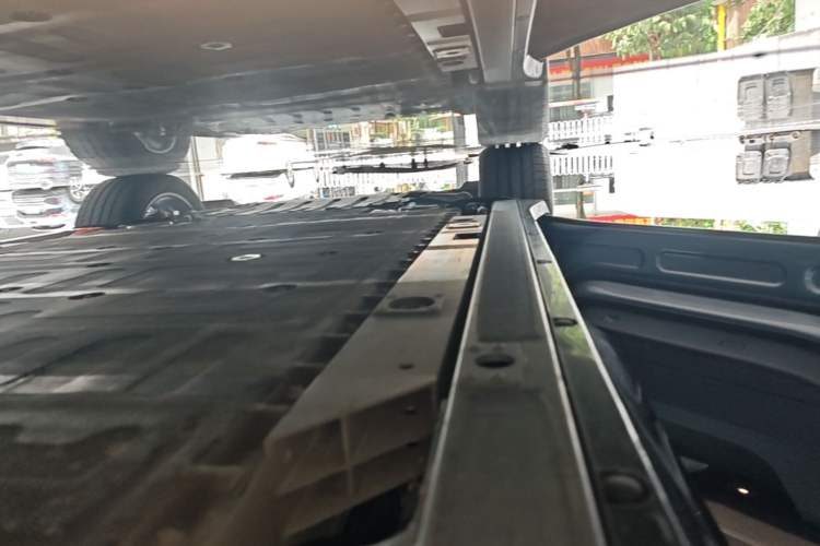 Used Nio ES6 2025 100 kWh Left Side Sill