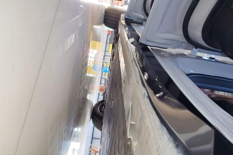 Used Nio ES6 2025 75 kWh Left Side Sill