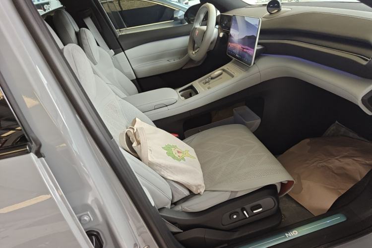 Used Nio ES6 2025 100 kWh Right Front Seat