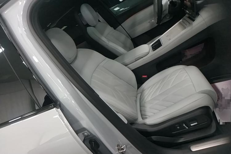 Used Nio ES6 2025 75 kWh Right Front Seat