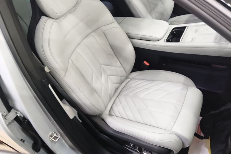 Used Nio ES6 2025 75 kWh Right Front Seat