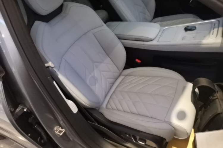 Used Nio ES6 2025 75 kWh Right Front Seat
