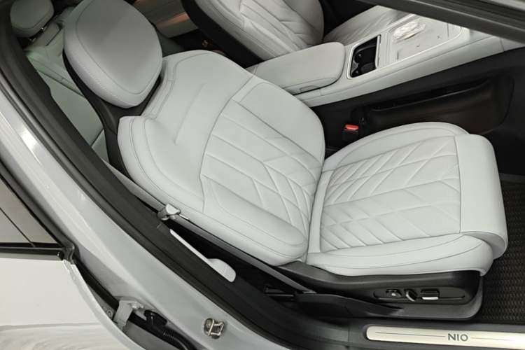 Used Nio ES6 2025 75 kWh Right Front Seat