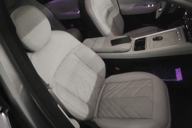 Used Nio ES6 2025 75 kWh Right Front Seat