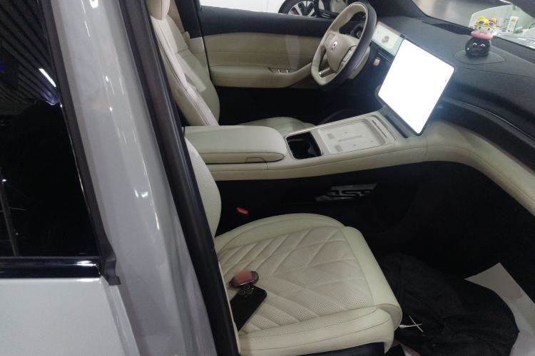 Used Nio ES6 2025 75 kWh Right Front Seat