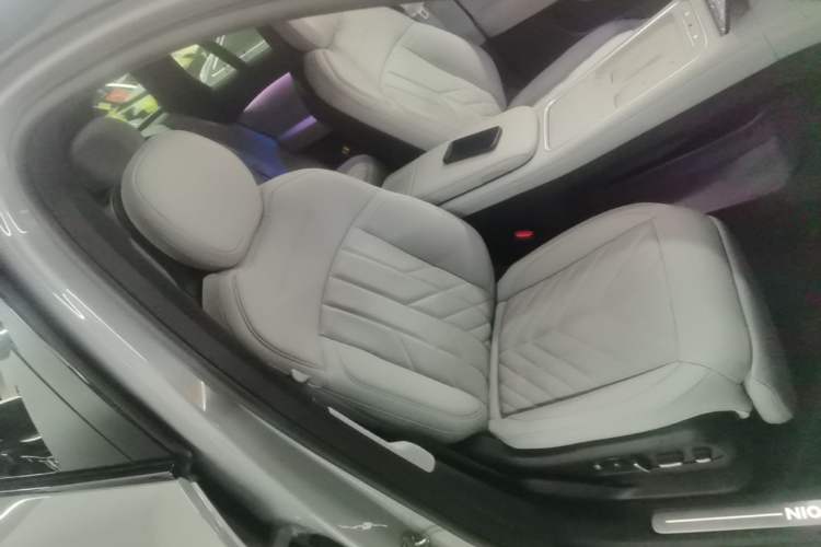 Used Nio ES6 2025 75 kWh Right Front Seat