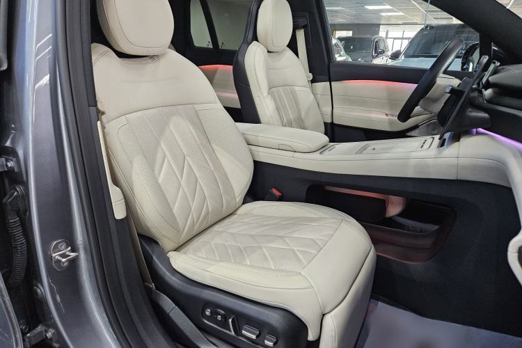 Used Nio ES6 2025 75 kWh Right Front Seat