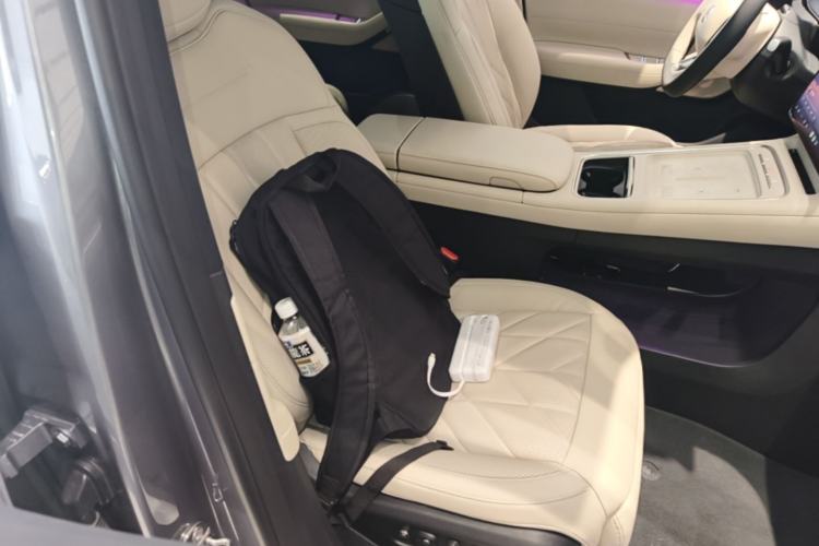 Used Nio ES6 2025 75 kWh Right Front Seat