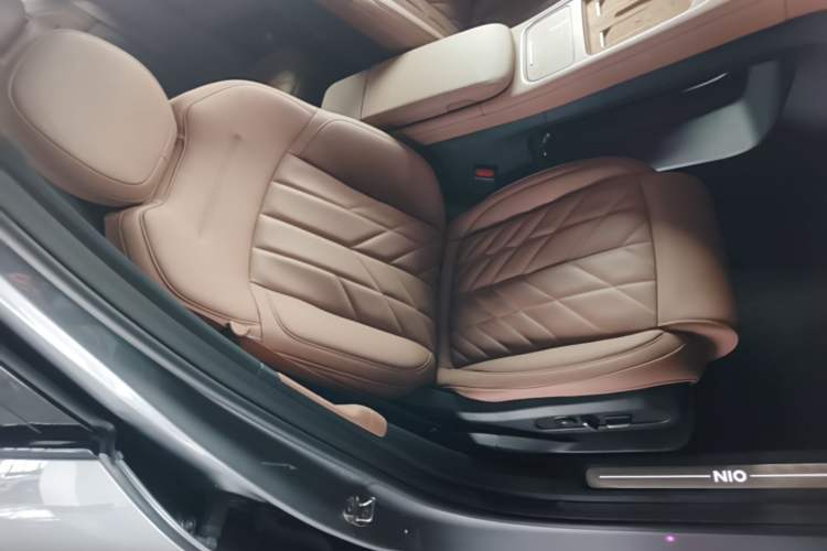 Used Nio ES6 2025 75 kWh Right Front Seat