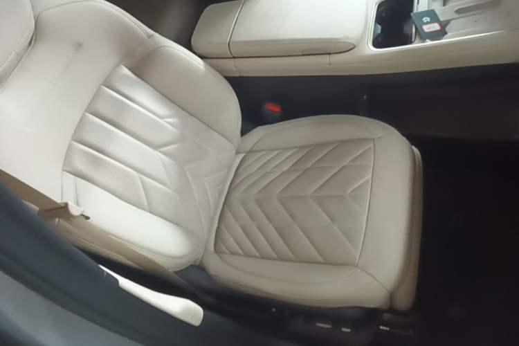 Used Nio ES6 2025 75 kWh Right Front Seat