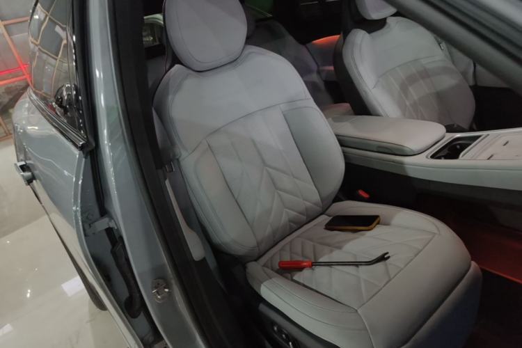 Used Nio ES6 2025 75 kWh Right Front Seat