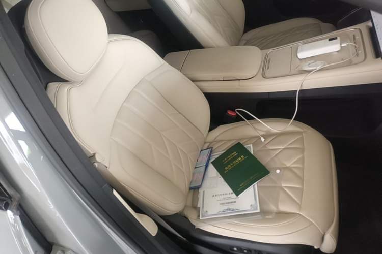 Used Nio ES6 2025 75 kWh Right Front Seat