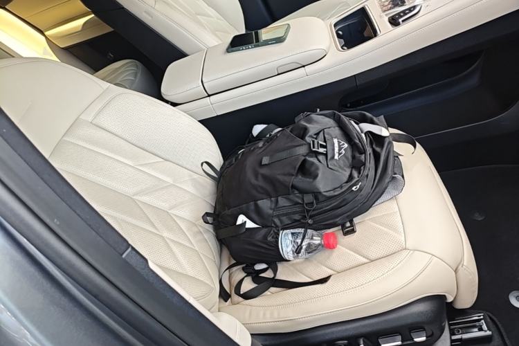 Used Nio ES6 2025 75 kWh Right Front Seat