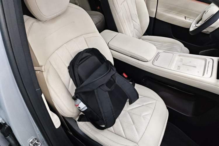 Used Nio ES6 2025 75 kWh Right Front Seat