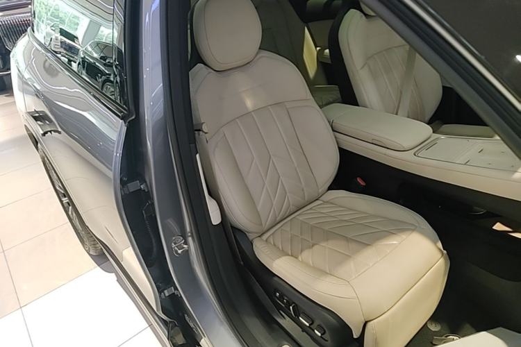 Used Nio ES6 2025 75 kWh Right Front Seat