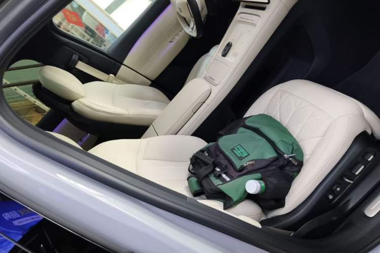 Used Nio ES6 2025 75 kWh Right Front Seat