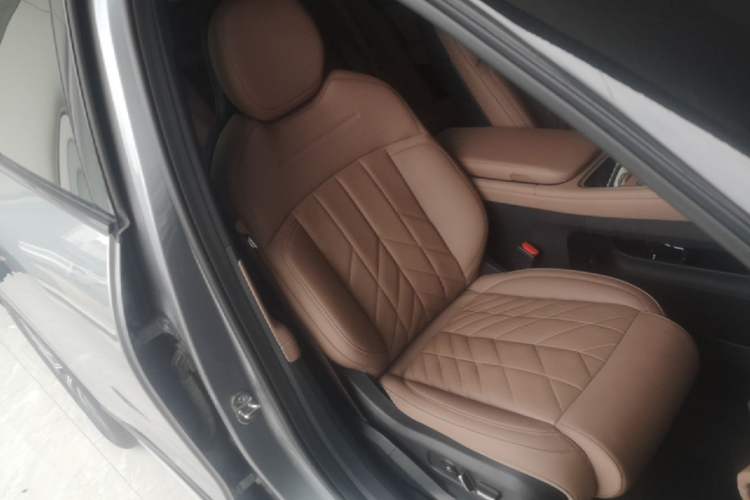 Used Nio ES6 2025 75 kWh Right Front Seat