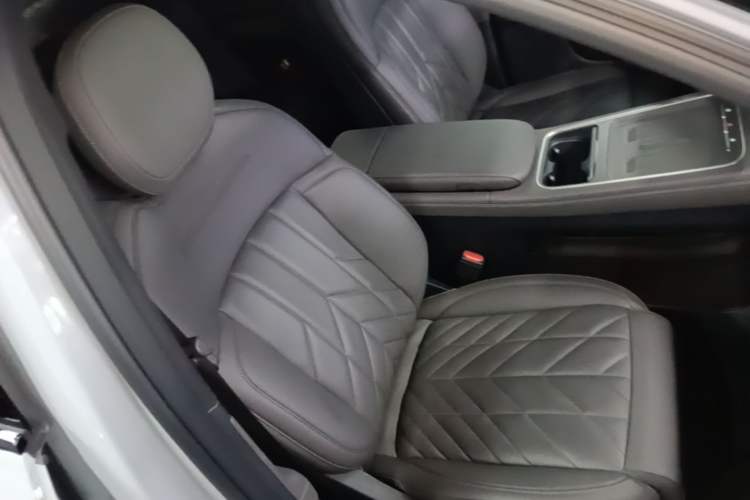 Used Nio ES6 2025 75 kWh Right Front Seat