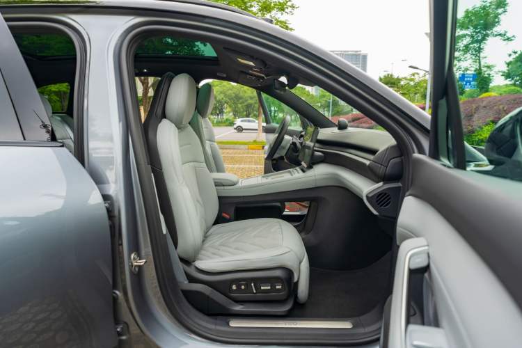 Used Nio ES6 2025 75 kWh Right Front Seat