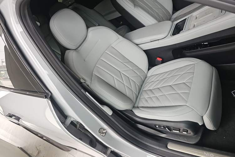 Used Nio ES6 2025 75 kWh Right Front Seat