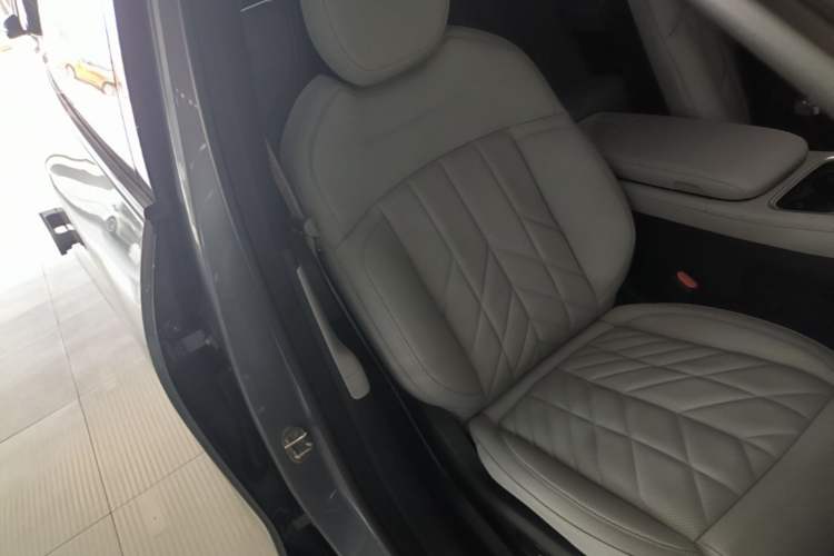 Used Nio ES6 2025 75 kWh Right Front Seat