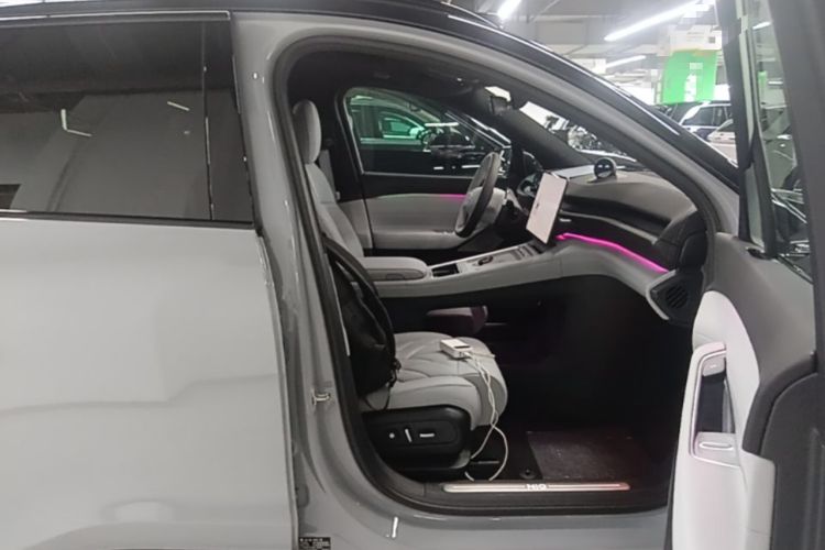 Used Nio ES6 2025 75 kWh Right Front Seat