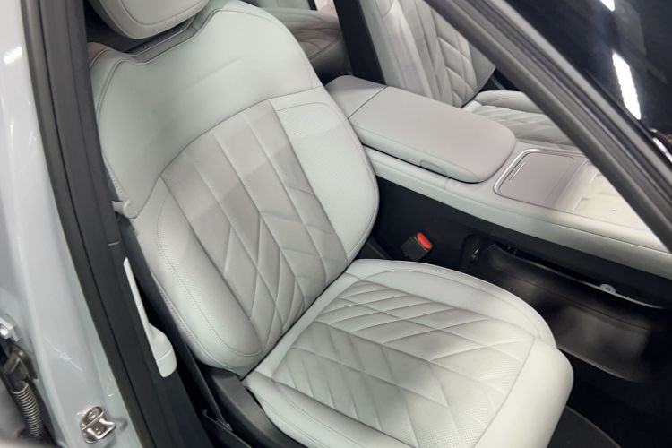 Used Nio ES6 2025 75 kWh Right Front Seat