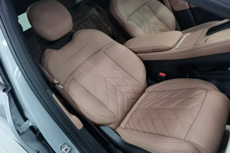 Used Nio ES6 2025 75 kWh Right Front Seat