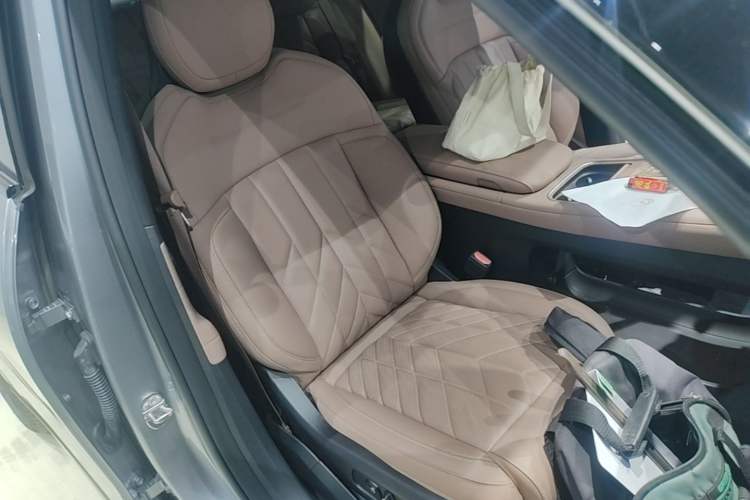 Used Nio ES6 2025 75 kWh Right Front Seat