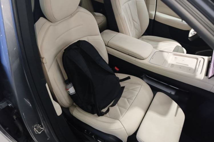 Used Nio ES6 2025 75 kWh Right Front Seat