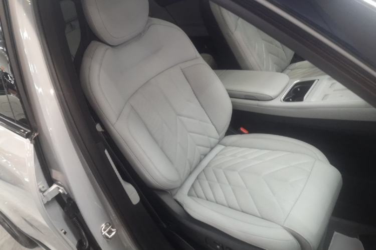 Used Nio ES6 2025 75 kWh Right Front Seat