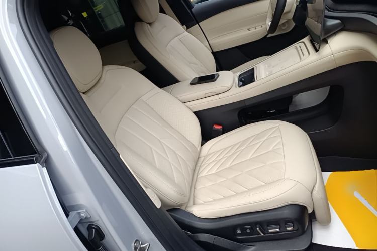Used Nio ES6 2025 75 kWh Right Front Seat