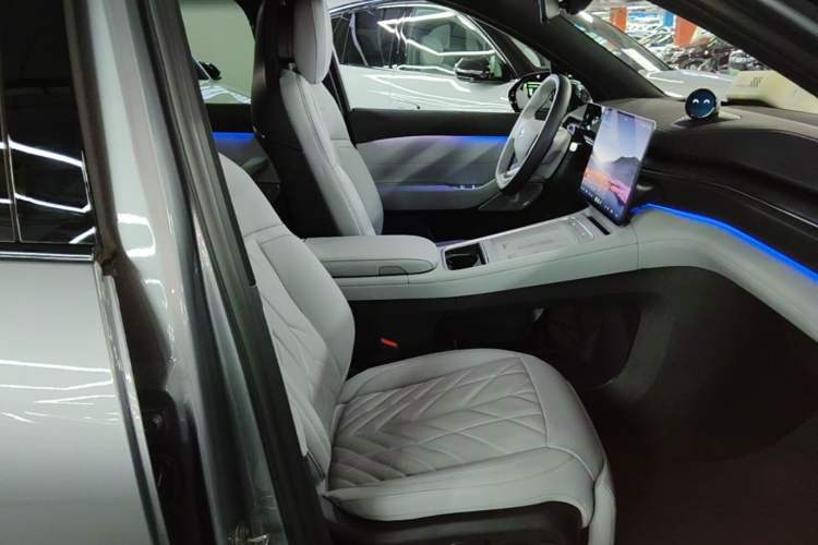 Used Nio ES6 2025 75 kWh Right Front Seat