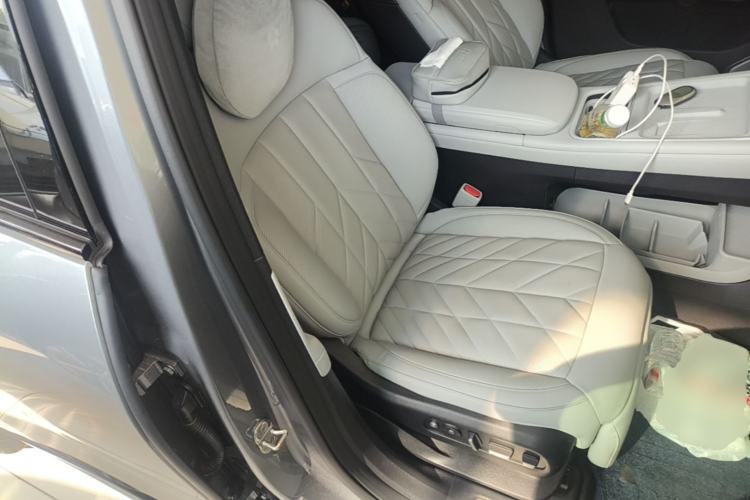 Used Nio ES6 2025 75 kWh Right Front Seat