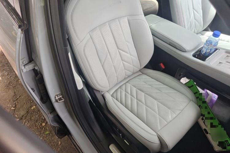 Used Nio ES6 2025 75 kWh Right Front Seat