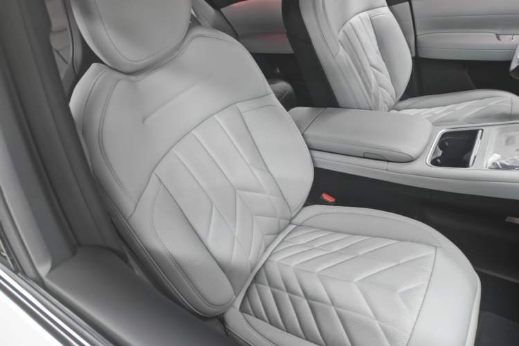 Used Nio ES6 2025 75 kWh Right Front Seat