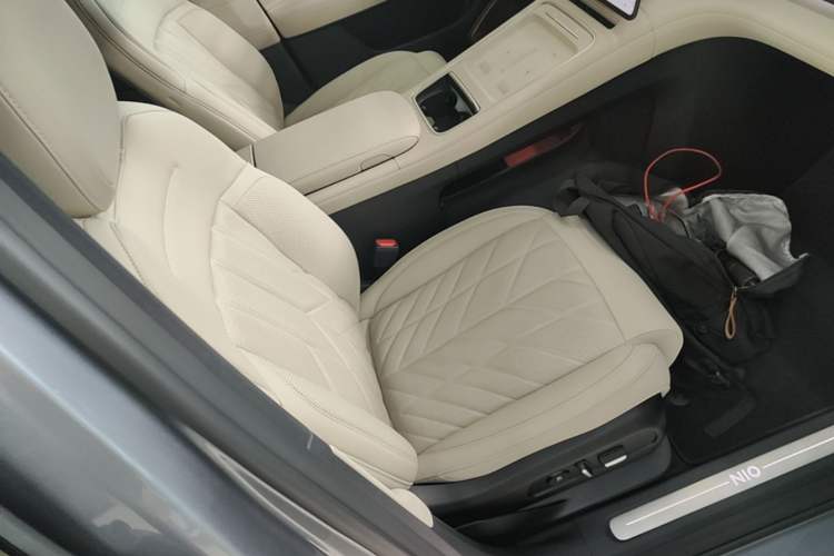 Used Nio ES6 2025 75 kWh Right Front Seat