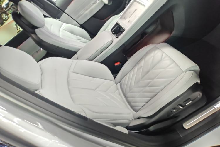 Used Nio ES6 2025 75 kWh Right Front Seat