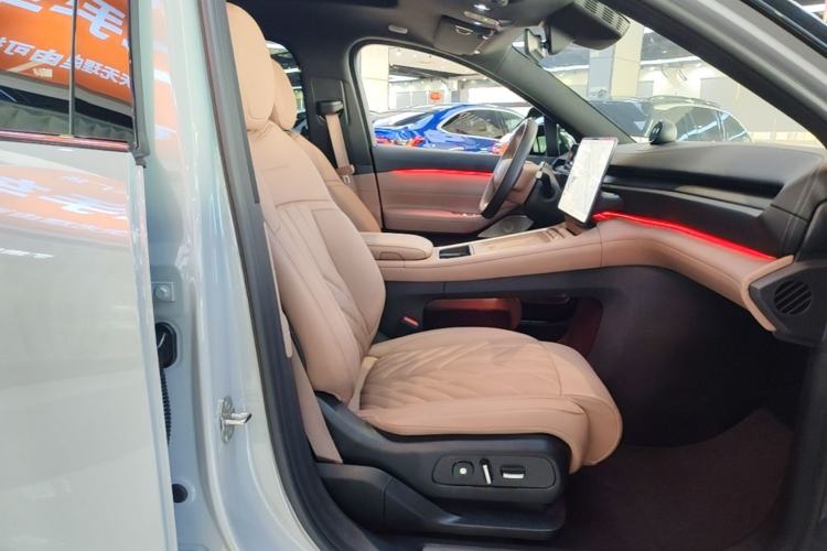 Used Nio ES6 2025 75 kWh Right Front Seat