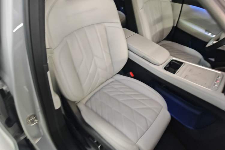 Used Nio ES6 2025 75 kWh Right Front Seat