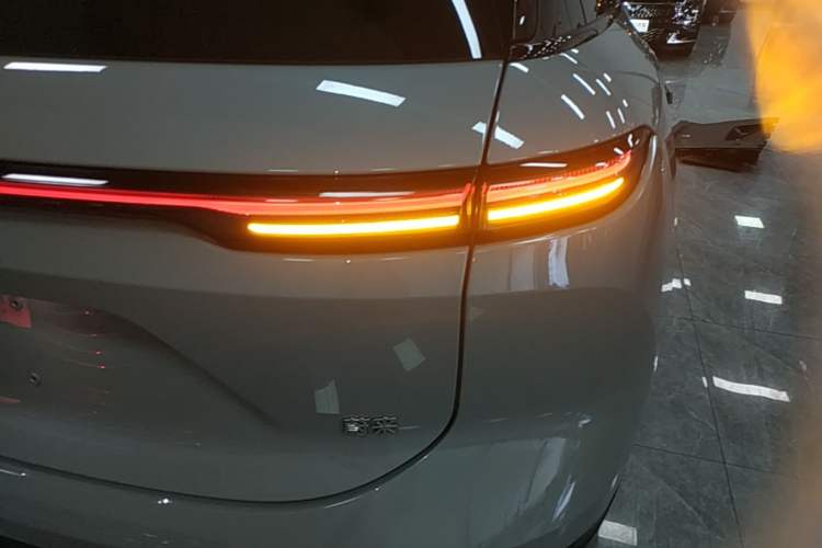 Used Nio ES6 2025 75 kWh Right Rear Taillight