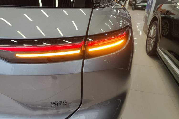 Used Nio ES6 2025 75 kWh Right Rear Taillight